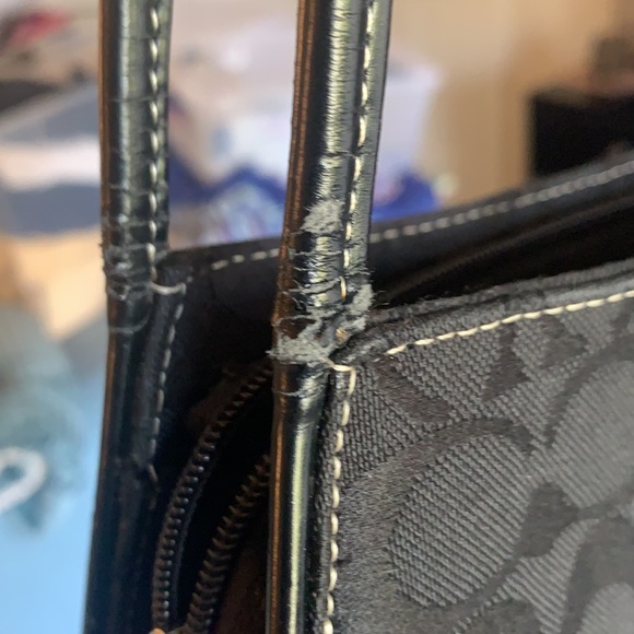 Black coach purse. Signature C - Picture 6 of 6